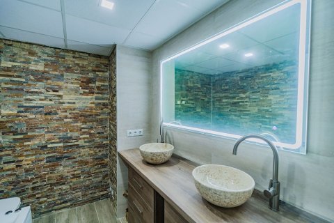 Продажа квартиры в Аликанте, Испания 2 спальни, 75м2 №180515 - фото 20