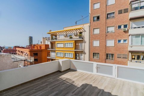 Продажа квартиры в Аликанте, Испания 2 спальни, 75м2 №180515 - фото 12