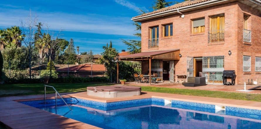 Villa Cerdanyola Del Valles, Barcelona, Espagne 7 chambres, 806 m2 No. 133373
