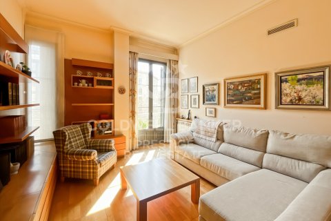 Huoneisto myytävänä Barcelona, Espanja, 4 makuuhuonetta, 116 m2 No. 156663 - kuva 3