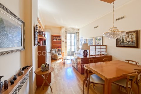 Huoneisto myytävänä Barcelona, Espanja, 4 makuuhuonetta, 116 m2 No. 156663 - kuva 2