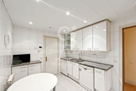 Huoneisto myytävänä Barcelona, Espanja, 4 makuuhuonetta, 116 m2 No. 156663 - kuva 10