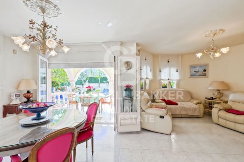 Продажа дома в Эмпуриабрава, Герона, Испания 4 спальни, 196м2 №157388 - фото 6