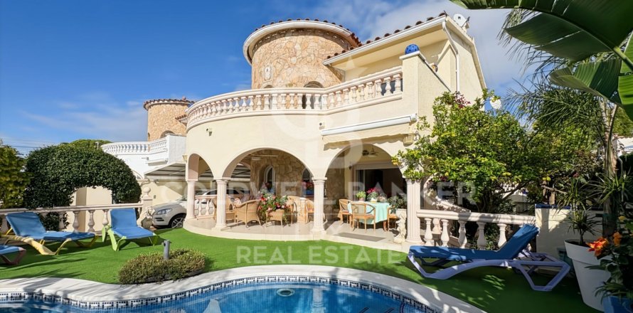 Сasa en Empuriabrava, Gerona, España 4 dormitorios, 196 m2 No. 157388