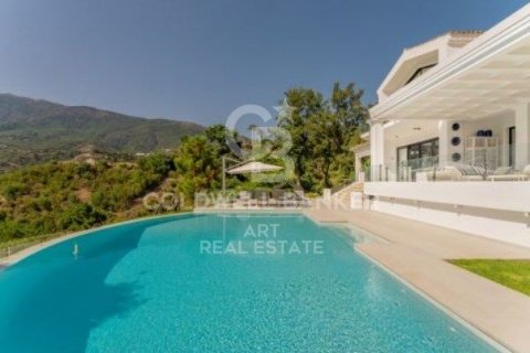 Villa for sale in Benahavis, Malaga, Spain 6 bedrooms, 983 sq.m. No. 157393 - photo 2