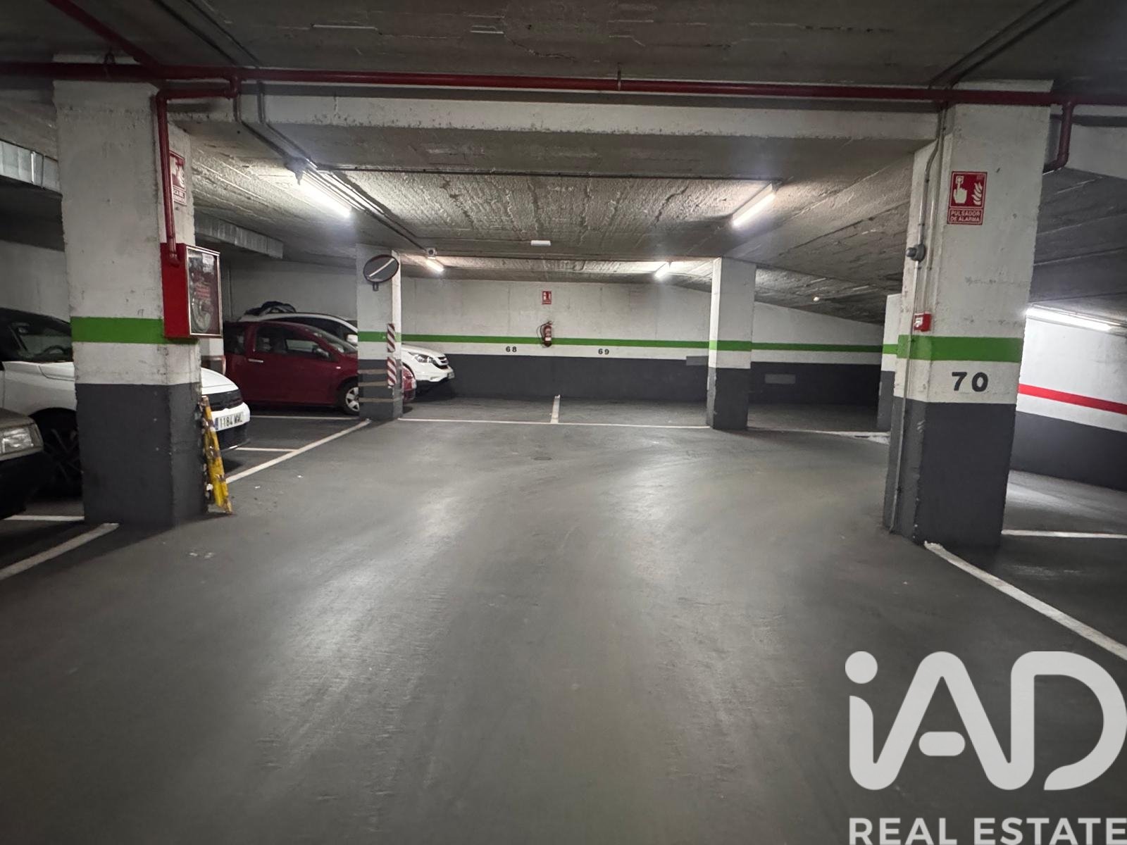 Garage in Madrid, Spain No. 185111