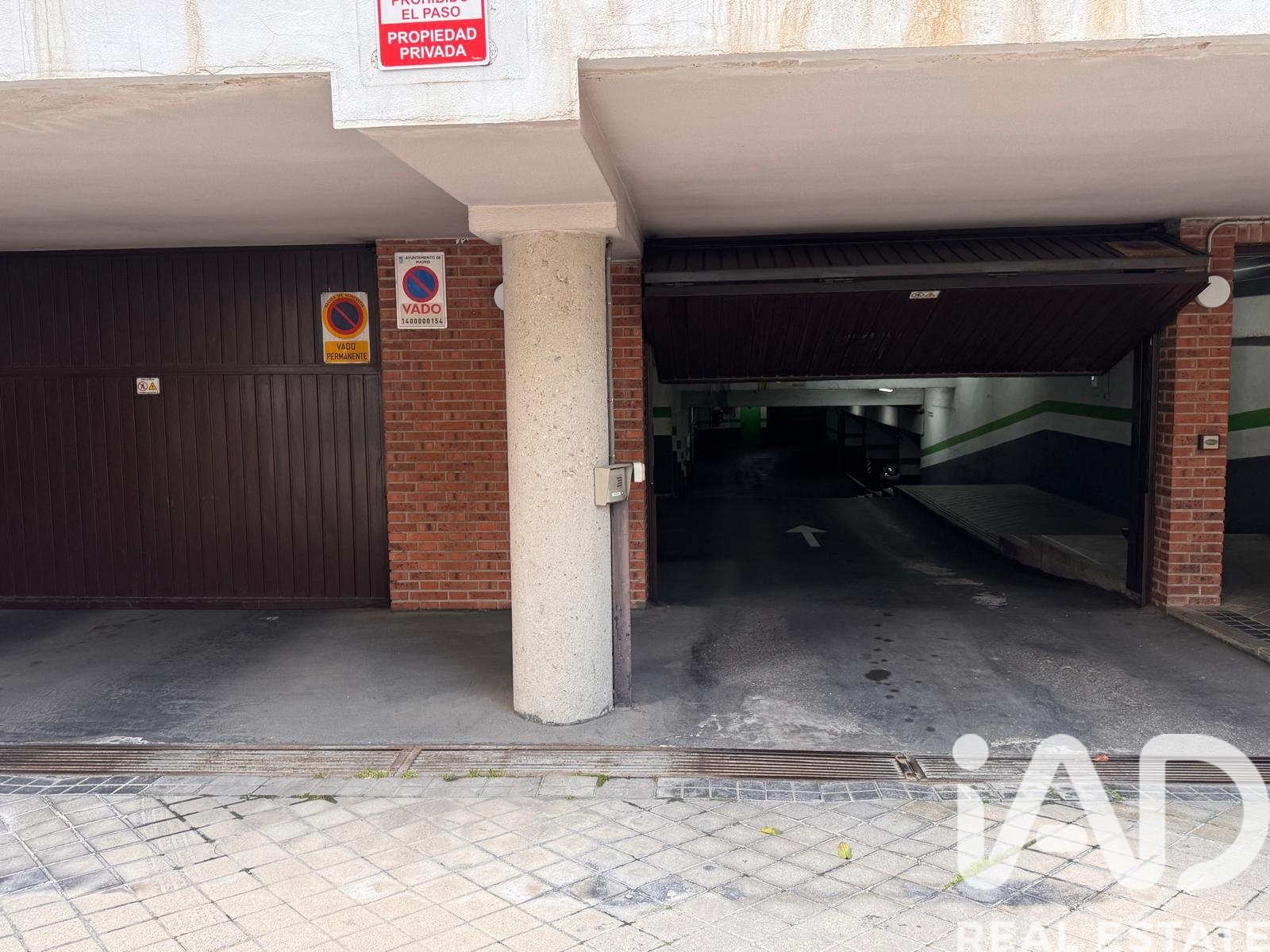 Garage in Madrid, Spain No. 185111