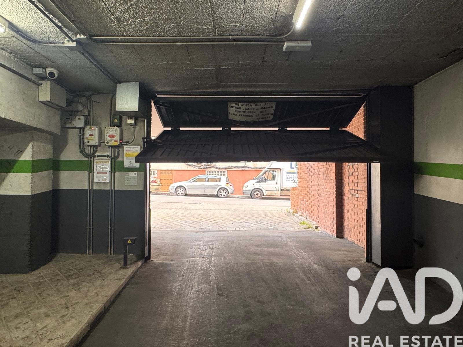Garage in Madrid, Spain No. 185111