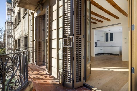 Apartamento en venta en Barcelona, España 3 dormitorios, 137 m2 No. 150271 - foto 2