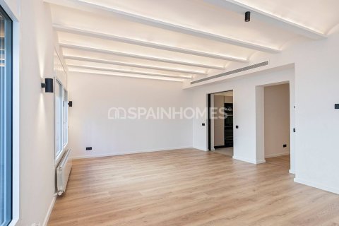 Продажа квартиры в Барселона, Испания 3 спальни, 140м2 №140537 - фото 3