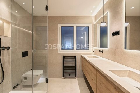 Продажа квартиры в Барселона, Испания 3 спальни, 140м2 №140537 - фото 15