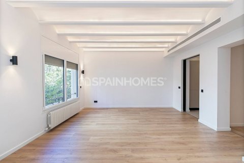Продажа квартиры в Барселона, Испания 3 спальни, 140м2 №140537 - фото 1