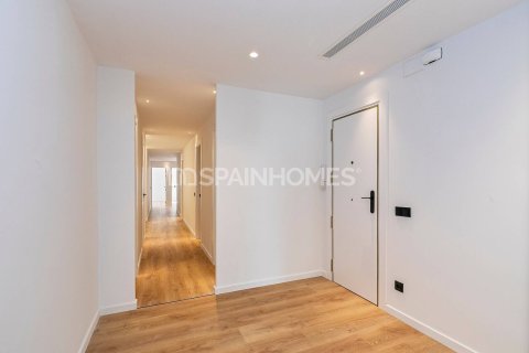 Продажа квартиры в Барселона, Испания 3 спальни, 140м2 №140537 - фото 12