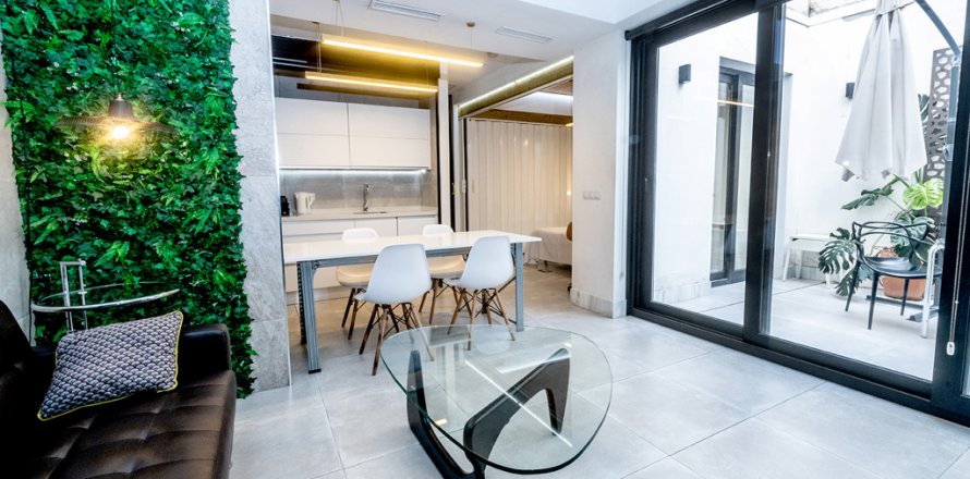 Apartment Sevilla, Seville, Spain 1 bedroom, 54 sq.m. No. 107103