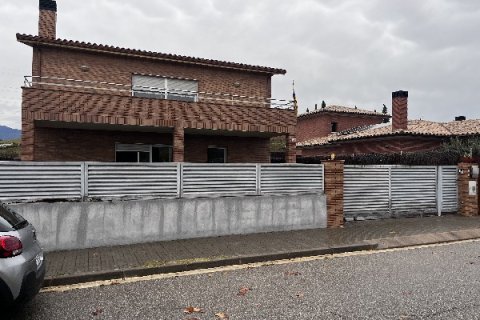 Dzīvoklis pārdošanā Llinars Del Valles, Barcelona, Spānijā 4 istabas, 307 m2 Nr. 167025 - attēls 2