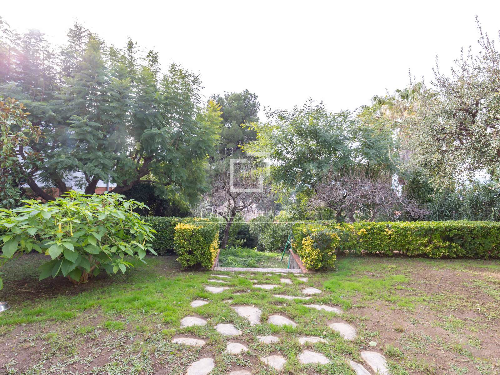 Villa i Sant Just Desvern, Barcelona, Spanien 6 sovrum, 240 kvm. Nr. 150425