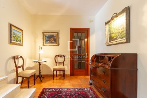 Villa for sale in Sant Just Desvern, Barcelona, Spain 6 bedrooms, 240 sq.m. No. 150425 - photo 9