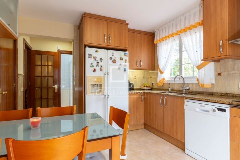 Villa for sale in Sant Just Desvern, Barcelona, Spain 6 bedrooms, 240 sq.m. No. 150425 - photo 23