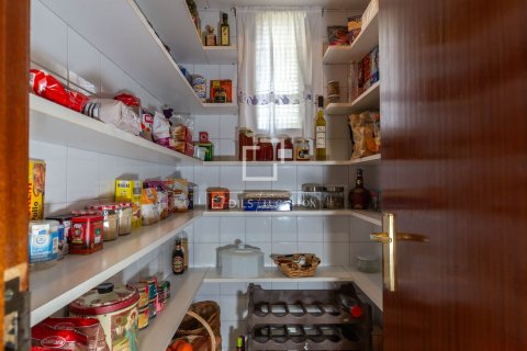 Villa for sale in Sant Just Desvern, Barcelona, Spain 6 bedrooms, 240 sq.m. No. 150425 - photo 26