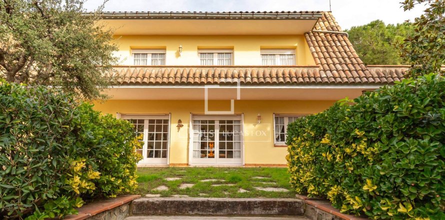 Villa in Sant Just Desvern, Barcelona, Spain 6 bedrooms, 240 sq.m. No. 150425