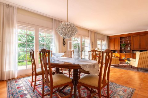 Villa for sale in Sant Just Desvern, Barcelona, Spain 6 bedrooms, 240 sq.m. No. 150425 - photo 10