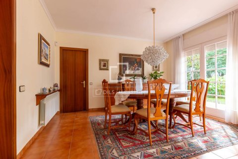 Villa for sale in Sant Just Desvern, Barcelona, Spain 6 bedrooms, 240 sq.m. No. 150425 - photo 18