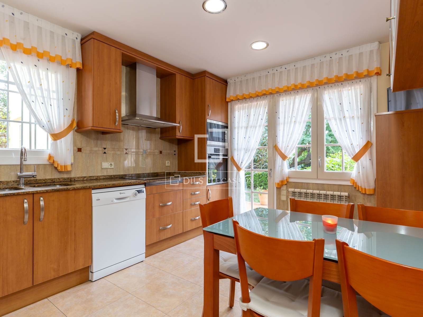 Villa i Sant Just Desvern, Barcelona, Spanien 6 sovrum, 240 kvm. Nr. 150425