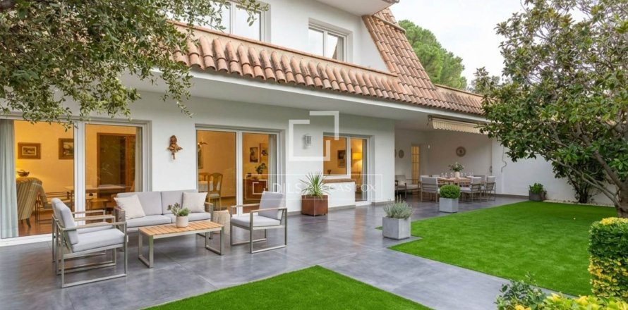 Villa à Sant Just Desvern, Barcelona, Espagne 6 chambres, 240 m2 No. 150425