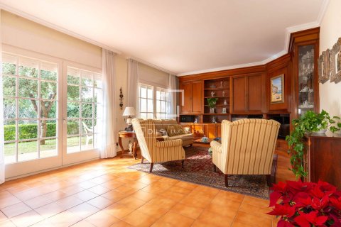 Villa for sale in Sant Just Desvern, Barcelona, Spain 6 bedrooms, 240 sq.m. No. 150425 - photo 7