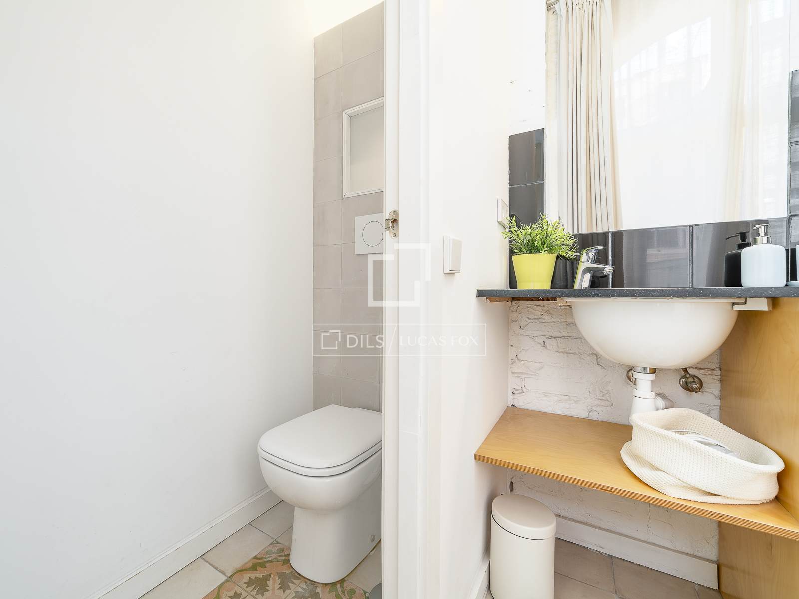 Apartment in Barcelona, Spain 2 bedrooms, 73 sq.m. No. 150423