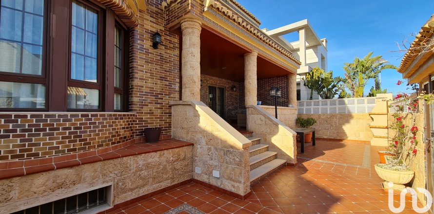 Дом в Рокетас-де-Мар, Альмерия, Испания 5 спален, 327м2 №153644