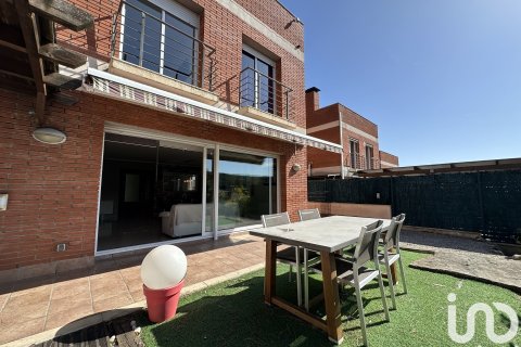 Дом в Сан-Андреу-де-Льяванерес, Барселона, Испания 4 спальни, 372м2 №153638