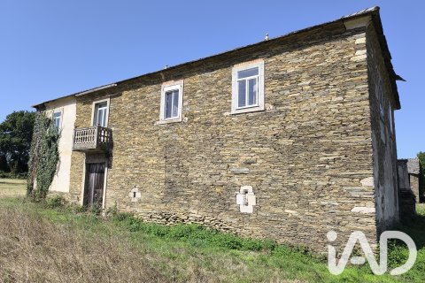 Hus till salu i Outeiro de Rei, Lugo, Spanien 8 sovrum, 467 kvm. Nr. 196575 - foto 3