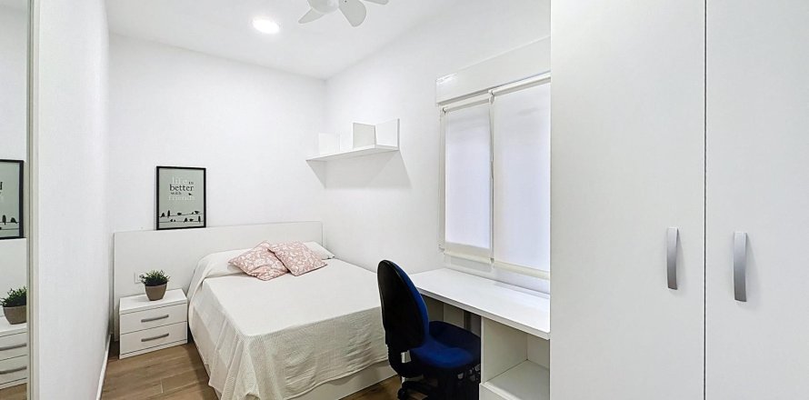 Apartment à Valencia, Espagne 3 chambres, 69 m2 No. 147639