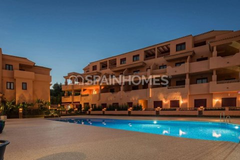 Lägenhet till salu i Benahavis, Malaga, Spanien 2 sovrum, 79 kvm. Nr. 196488 - foto 4