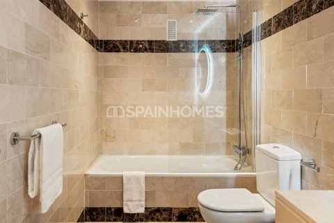 Apartment for sale in Benahavis, Malaga, Spain 1 bedroom, 70 sq.m. No. 196485 - photo 26