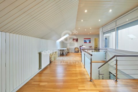 Takvåning till salu i Barcelona, Spanien 3 sovrum, 284 kvm. Nr. 159171 - foto 25