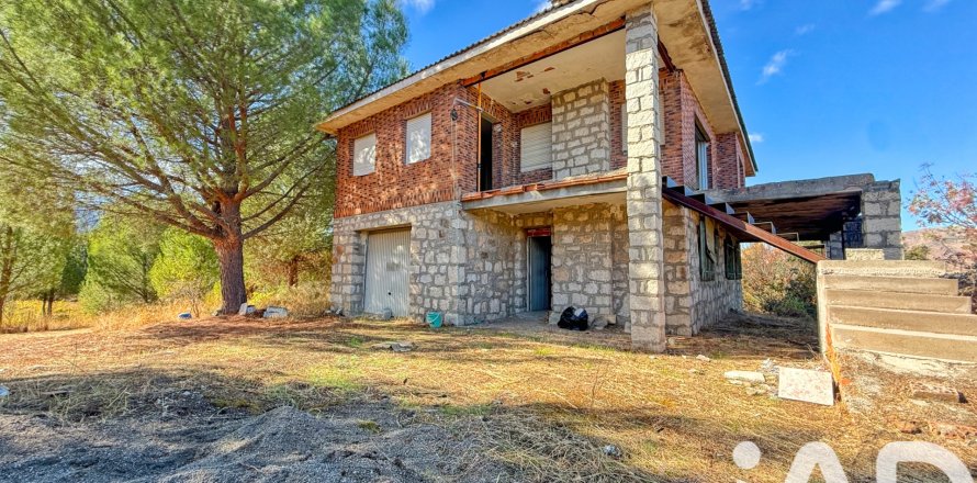 Land plot à El Tiemblo, Avila, Espagne 11300 m2 No. 152652