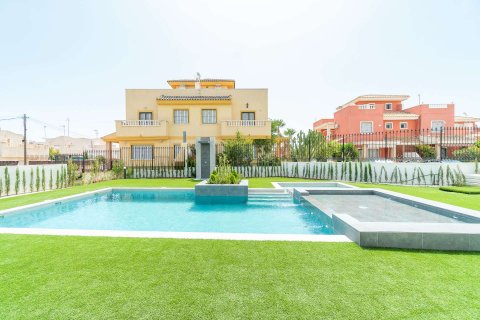 Сasa en venta en Torrevieja, Alicante, España 3 dormitorios, 74.46 m2 No. 175803 - foto 3