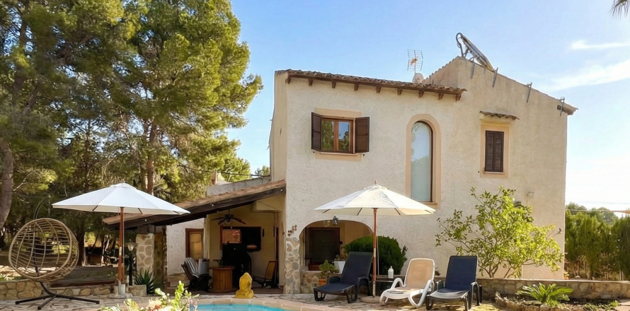 Вилла в Коста Де Ла Кальма, Майорка, Испания 4 спальни, 125м2 №155877