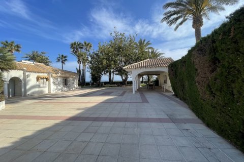 Villa for sale Punta Prima, Alicante, Spain 6 bedrooms, 322 sq.m. No. 114343 - photo 4