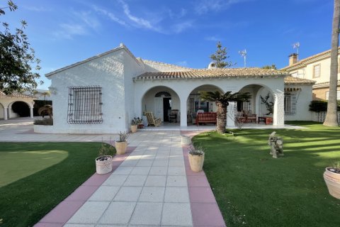 Villa for sale Punta Prima, Alicante, Spain 6 bedrooms, 322 sq.m. No. 114343 - photo 1