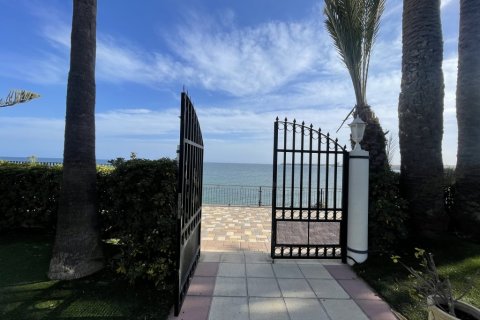 Villa for sale Punta Prima, Alicante, Spain 6 bedrooms, 322 sq.m. No. 114343 - photo 8