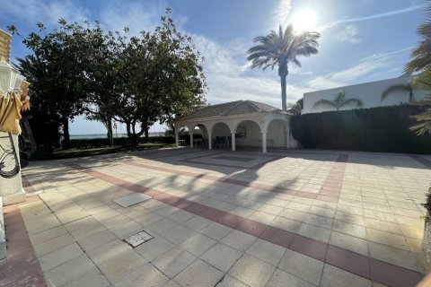 Villa for sale Punta Prima, Alicante, Spain 6 bedrooms, 322 sq.m. No. 114343 - photo 3