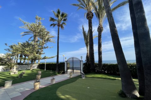 Villa for sale Punta Prima, Alicante, Spain 6 bedrooms, 322 sq.m. No. 114343 - photo 9