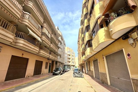 Radhus till salu Torrevieja, Alicante, Spanien 4 sovrum, 144 kvm. Nr. 139446 - foto 3