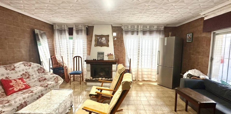 Radhus Torrevieja, Alicante, Spanien 4 sovrum, 144 kvm. Nr. 139446