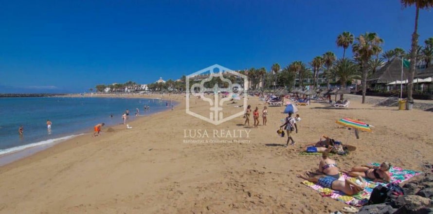 Commercial property Arona, Tenerife, Espagne 235 m2 No. 111120
