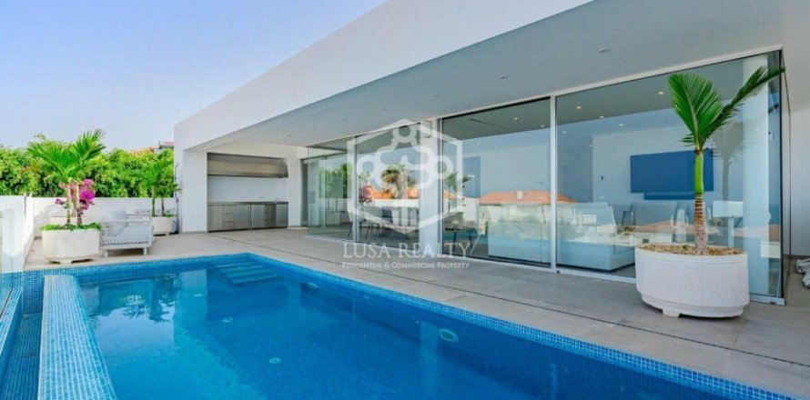 Villa Adeje, Tenerife, Spain 4 bedrooms, 281 sq.m. No. 111114