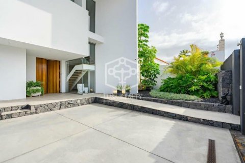 Villa for sale Adeje, Tenerife, Spain 4 bedrooms, 281 sq.m. No. 111114 - photo 2